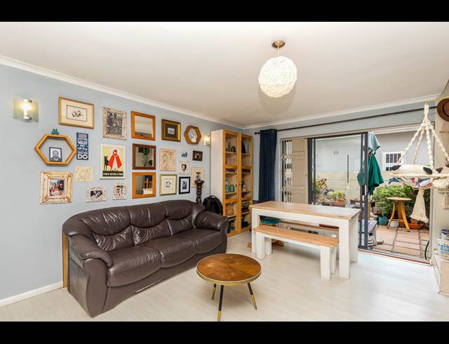 2 BEDROOM FLAT FOR SALE IN PLUMSTEAD